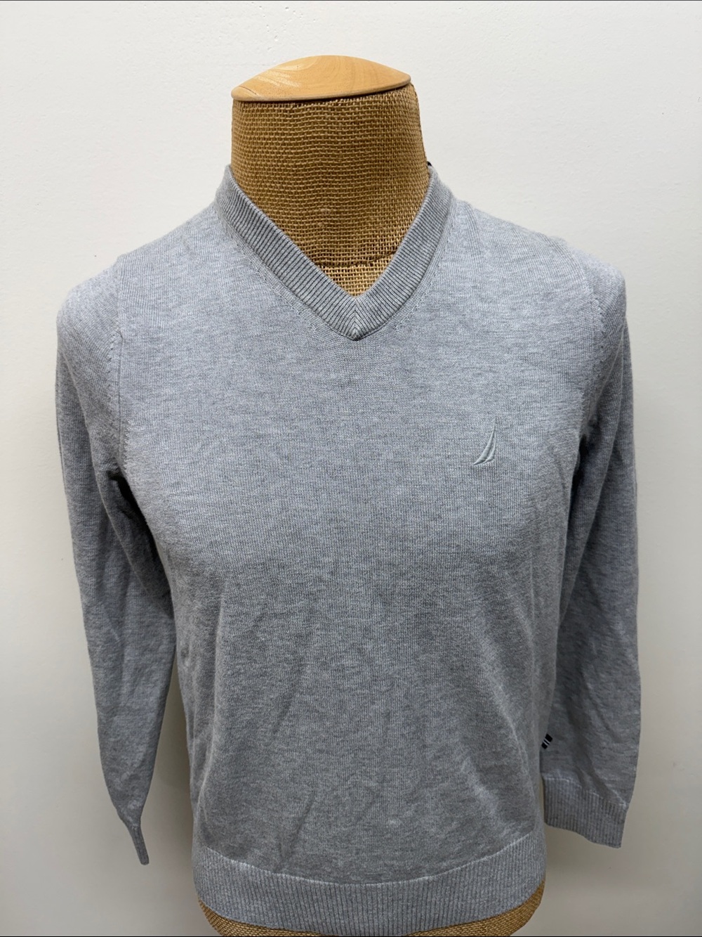 Nautica Men’s Light Gray V-Neck Sweater